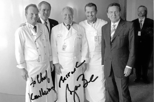 Kochen ist auch Diplomatie – zusammen mit seinem ehemaligen Schüler Karlheinz Hauser bekochte er Staatschefs wie George W. Bush und Gerhard Schröder.