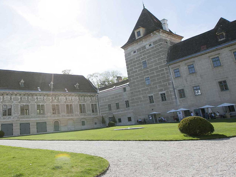 Das von der Familie Lederleitner revitalisierte Renaissance-Schloss Walpersdorf ist ein verträumtes Hideaway im Traisental. Die junge Gastronomie harmoniert wunderbar mit dem historischen Ambiente.