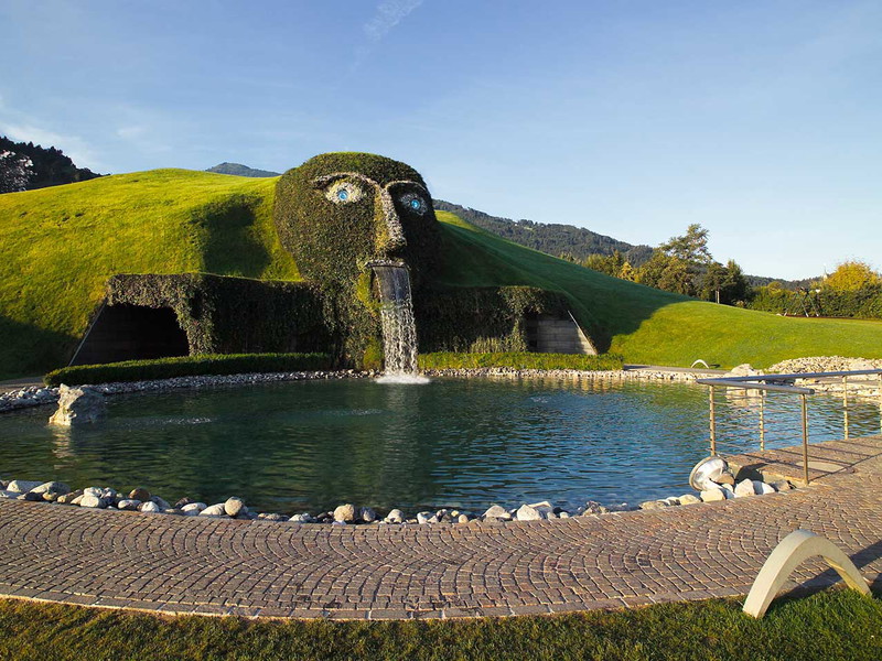 Die Swarovski Kristallwelten sind ein magischer Ort zeitgenössischer Kunst aus der Feder von André Heller. Das moderne Ambiente und der gepflegte Garten bilden einen prachtvollen Rahmen für Events.