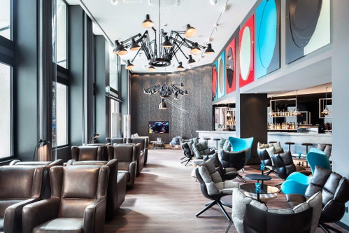 Die One Lounge als Herzstück des Design Hotels.