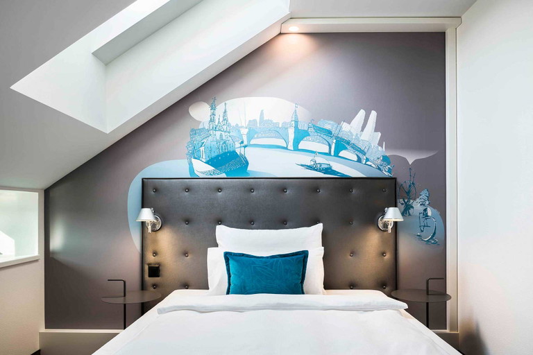 Auch die 143 Zimmer sind mit diversen Kunstwerken ausgestattet.