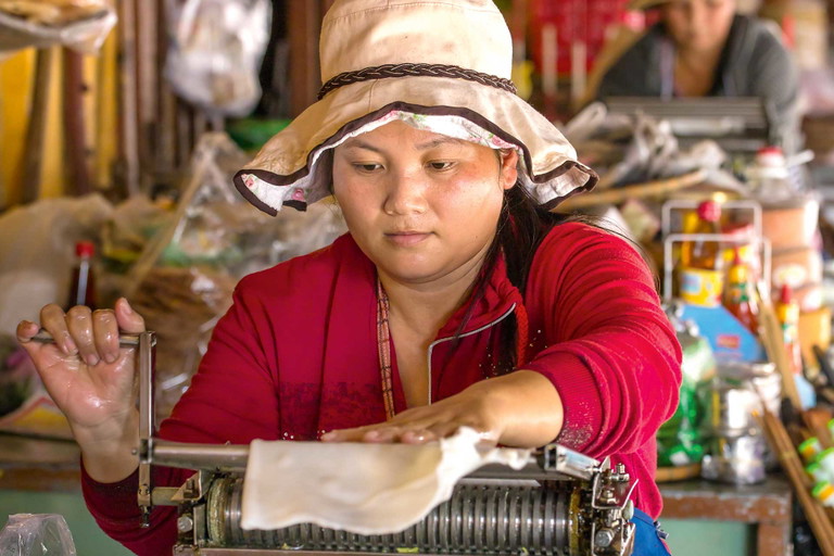 Traditionelle Pasta-Fertigung in Vietnam.