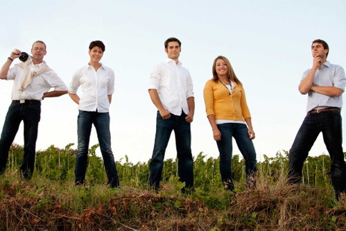 Winzerfamilie Fuchs aus Mauer: Kurt, Helene Fuchs-Steinklammer, Stefan, Brittney und Alexander Fuchs (v. l.).