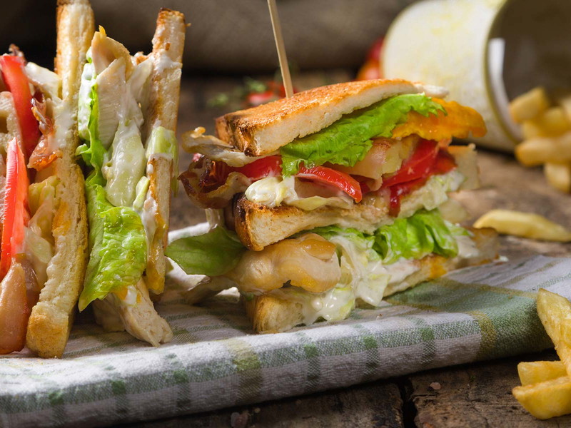 Club-Sandwich und weitere Köstlichkeiten stehen auf dem Programm.