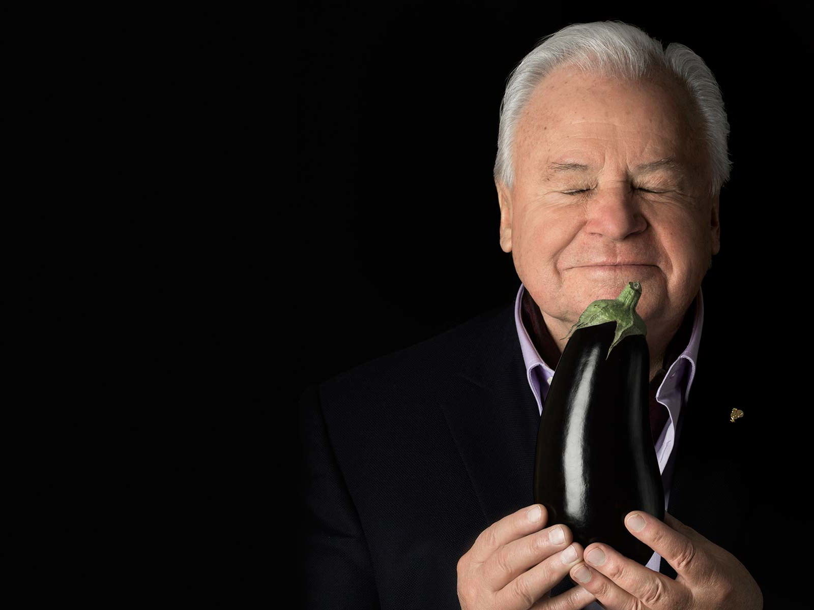 Witzigmann mit seinem Markenzeichen: der Aubergine