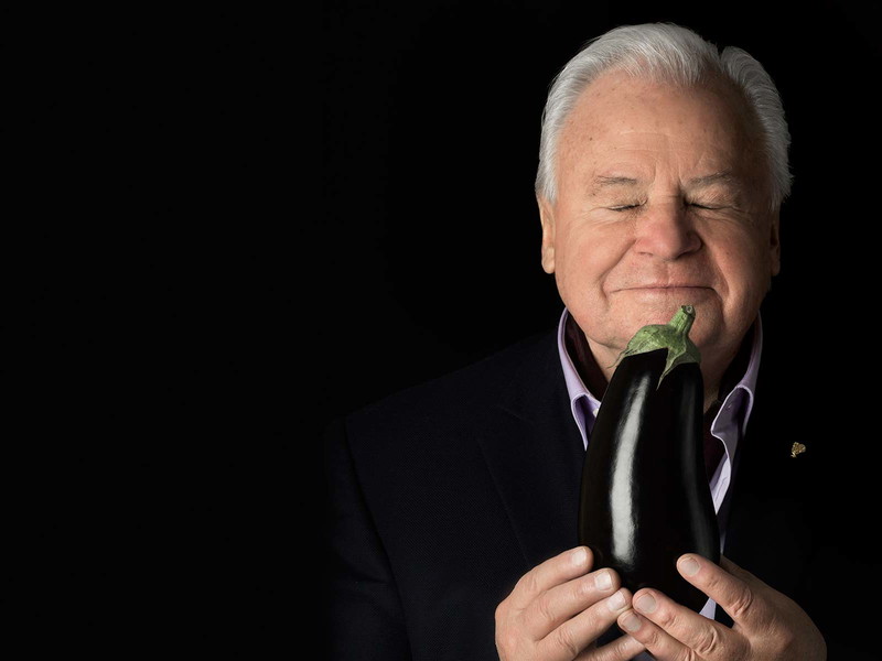 Witzigmann mit seinem Markenzeichen: der Aubergine