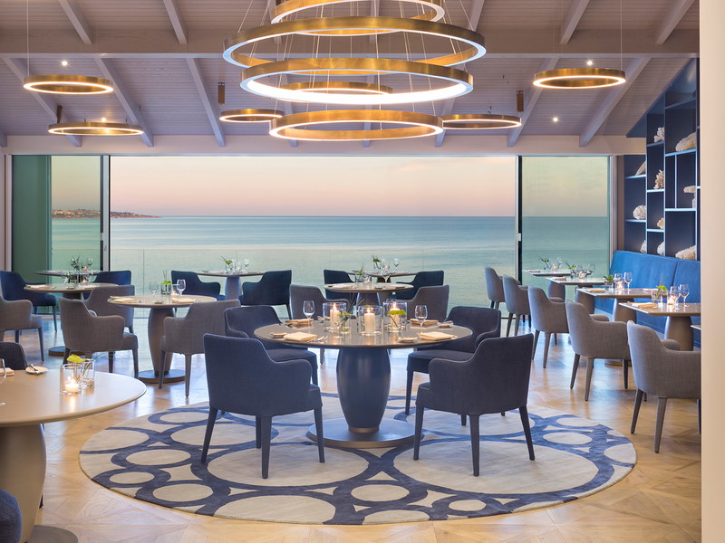 Dinieren mit Blick auf den Atlantik.