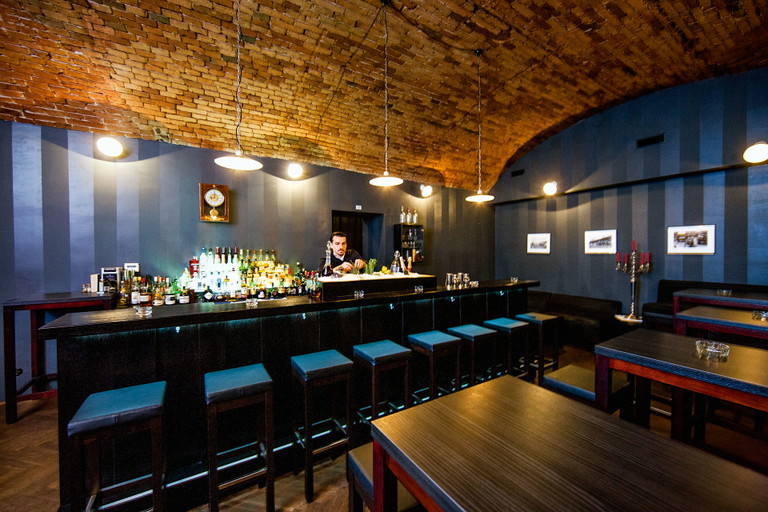 Cocktails mit frischen Früchten in der »Bar Neuf«