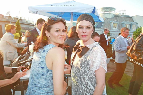 Designerin Anelia Peschev und Topmodel Carmen Kreutzer