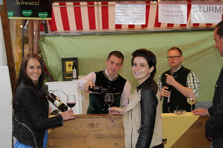 Am Haller Weinherbst kann man sich durch Österreichische Weine probieren.