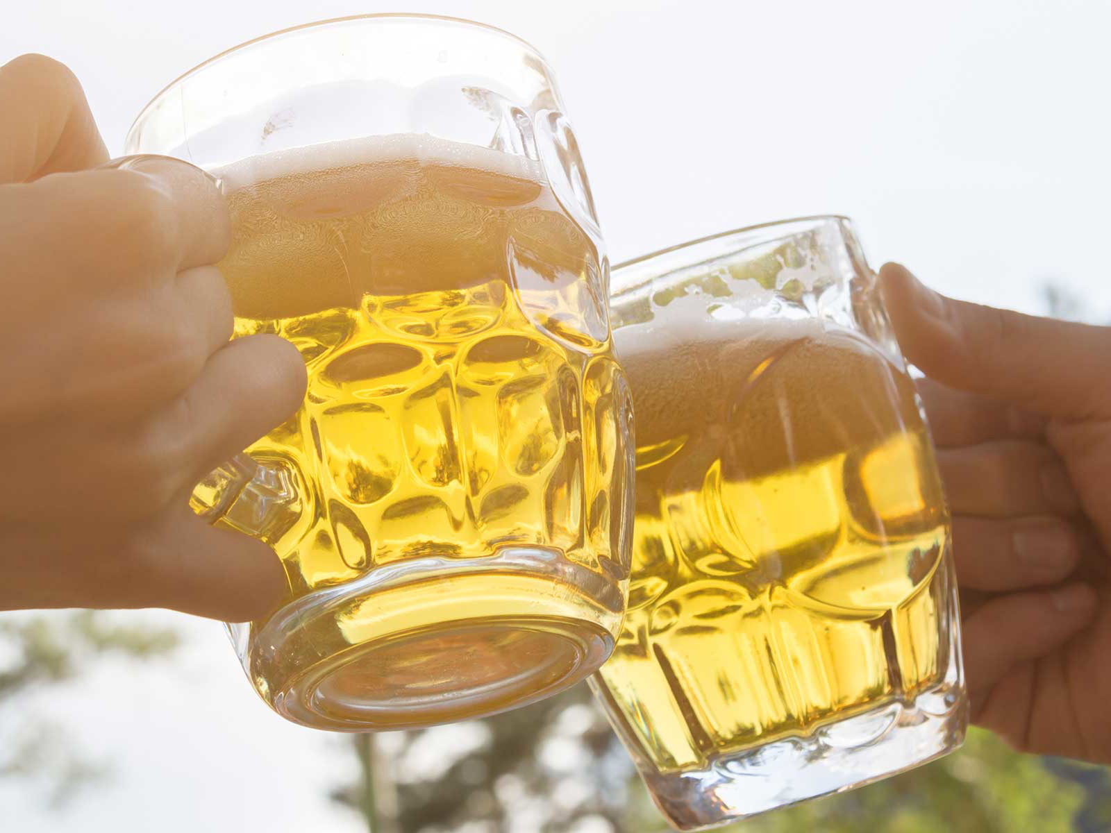 Erfrischung pur: Ein kühles Bier im Sommer.