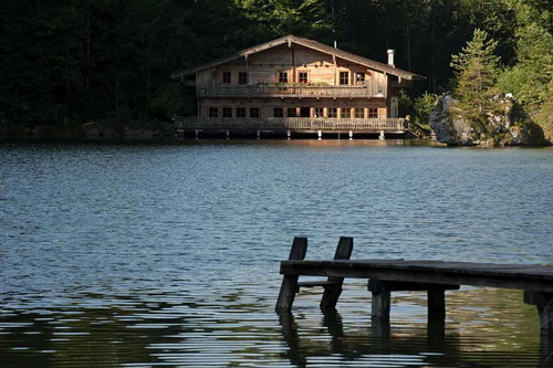 Traumhaft gelegen: Restaurant Café am Berglsteiner See