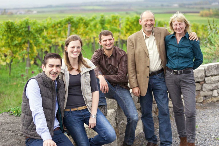 Die ganze Familie packt an auf dem Weingut Emmerich.