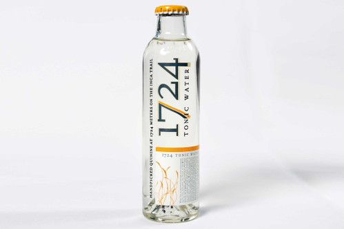 1. 1724 Tonic Water – 93 Punkte€ 2,99 für 200 ml (Literpreis: € 14,95), u. a. Meinl am Graben;Würzige Nase mit Limettennote. Vollmundig am Gaumen, kräuterig und dezent nach Chinin. Kohlensäure gut eingebunden. Im Abgang fein bitter und ausgewogen trocken. Sehr gut mit Gin.