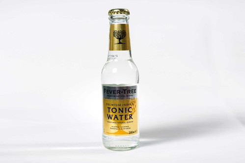 3. Fever Tree Indian Tonic Water – 90 Punkte*Rund € 1,47 für 200 ml (Literpreis: € 7,33), u. a. Del Fabro, Interspar;Orangennoten in der Nase. Kompakt am Gaumen, cremig, ausbalanciert, feiner Chininanteil. Leicht bitter im Nachhall. Angenehme Kohlensäure. Brav mit Gin.(* Bei der Reihung wurden die Nachkommastellen berücksichtigt.)