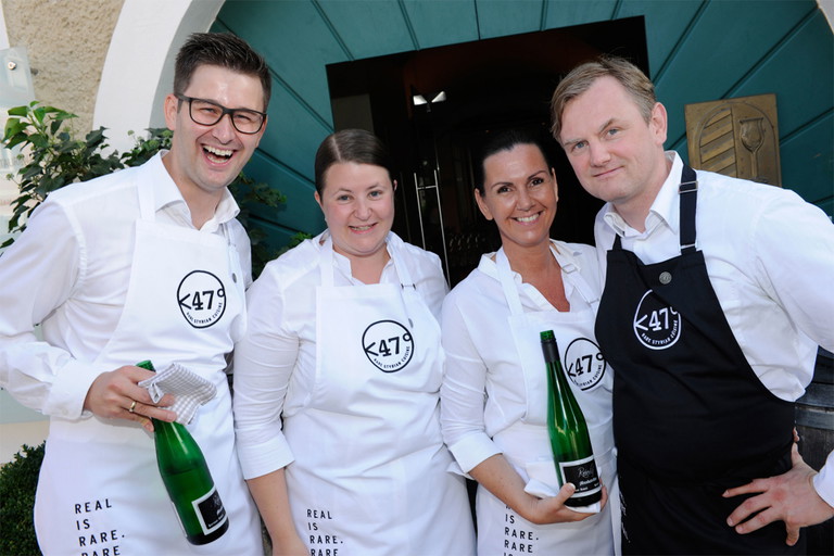 Mit dabei: Sommelier Rene Kolleger, Hausherrin Manuela Thaller, Petra Zach, Sommelier Christian Zach.