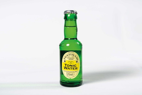 7. Fentimans Tonic Water – 89 Punkte*€ 1,89 für 200 ml &nbsp;(Literpreis: € 9,45), u. a. Billa, Ammersin;Typische Tonic-Nase. Konzentrierte Zitrone am Gaumen und starke Bitternoten, harmoniert aber gut. Langer, bitterer Abgang. Geht nicht mit jedem Gin. (* Bei der Reihung wurden die Nachkommastellen berücksichtigt.)
