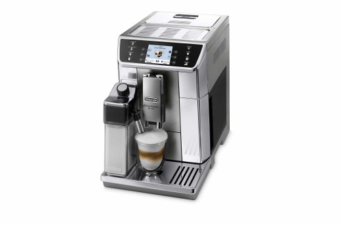 Platz 6: DE LONGHI PrimaDonna Elite 650.55.MS – Für VerspielteFarbiges Display mit vielen Grafiken, Menü etwas schwer zu durchschauen. Kaffee leicht bitter, Milch etwas zu heiss. Cappuccino schmeckt wie Lungo.Gesehen für: CHF 1599,–Handling/Design: 3,75Kaffee: 2,25Milch: 2,5Reinigung: 4GESAMT: 12,5 von 20 Punkten