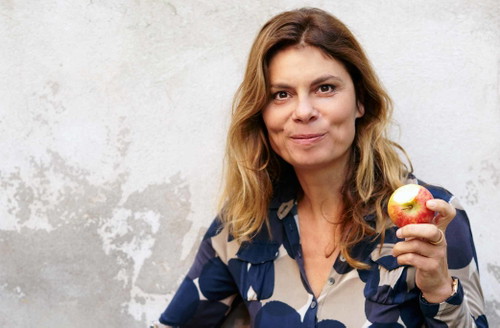 Sarah Wiener verabeitet in der Küche stets das gesamte Kaninchen.