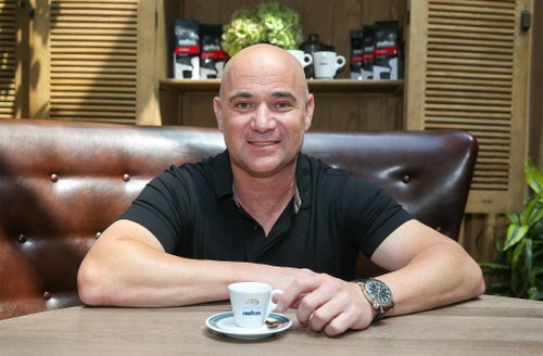 Vor zehn Jahren beendete Andre Agassi seine Tenniskarriere – 2016 ist er mit Lavazza wieder beim US-Open dabei.