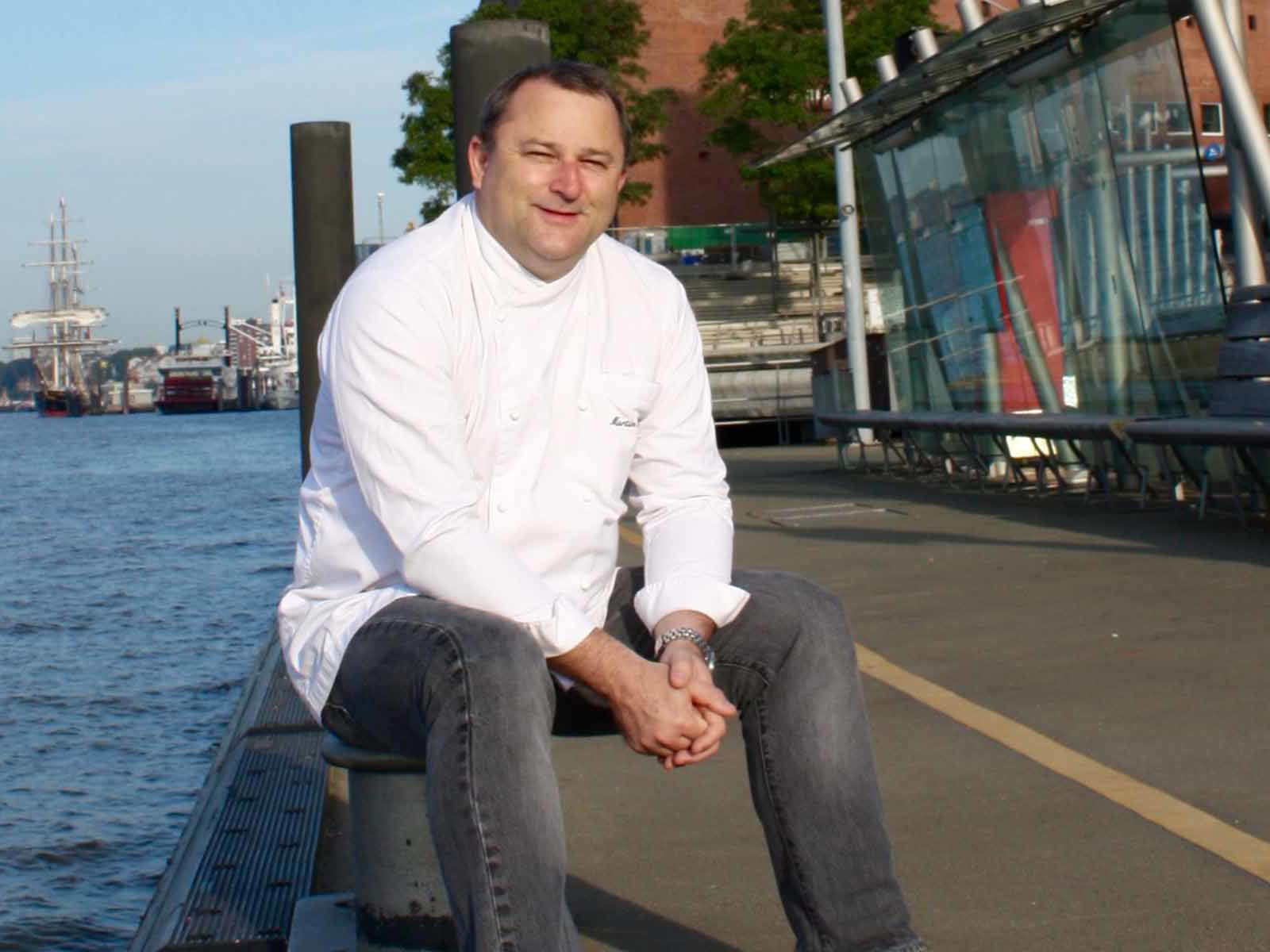 An der Elbe wird Martin Kirchgasser künftig Traditionsbewusstsein und Weltoffenheit in der Küche des »Westin Hamburg« kombinieren. 