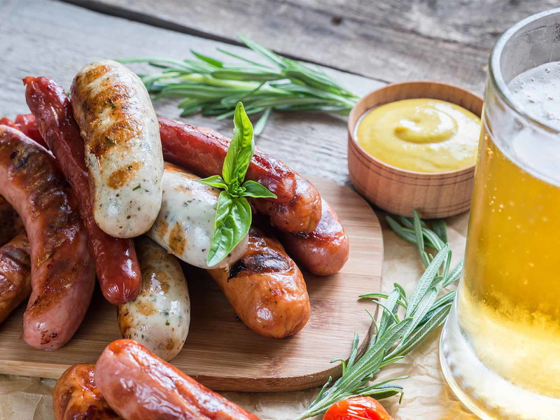 Beim Fest der Wurst können allerlei Wurstspezialitäten probiert werden.