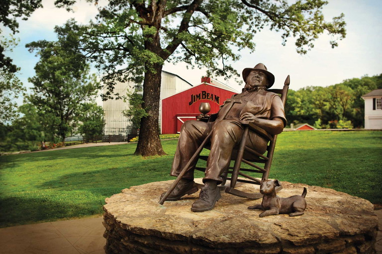 Eine Statue erinnert vor der Destillerie an Booker Noe, der Jim Beam mehr als 40 Jahre leitete.