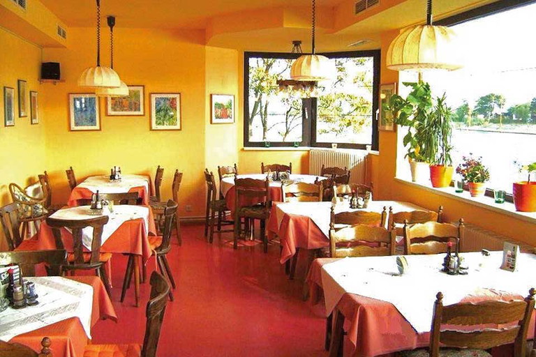 Langsamer Service im Grillrestaurant »Flamingo«.
