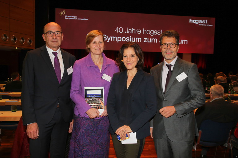 Günther Obmarscher (Vorstand hogast), Barbara Schenk (Geschäftsführerin hogast), Ingrid Thurnher beim hogast Symposium.