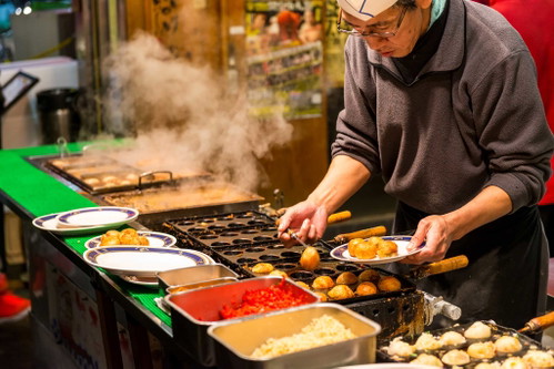 Beliebter Snack: Takoyaki.