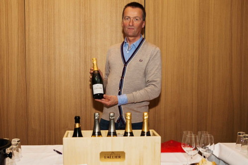 Champagne Lallier.