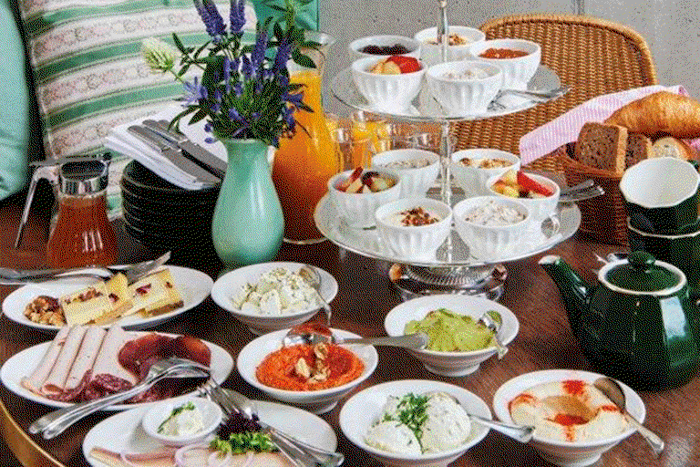 So sieht das Sonntagsfrühstück bei «Bebek» aus, das man täglich geniessen kann. 