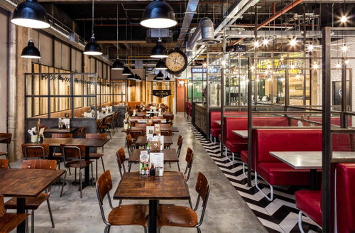 Restaurant oder Bar in einem TransportraumHandmade Burger Co (Grand Central, Birmingham, UK)Brown Studio