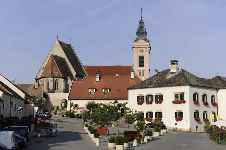 Der Rathausplatz ist einer von mehreren Veranstaltungsstätten des Genussfestivals in Rust.