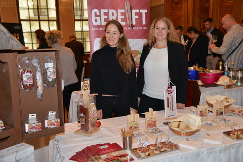 Salami- &amp; Rohwurstexperte »Loidl« war die Anlaufstelle für herzhafte Snacks während des Abends.