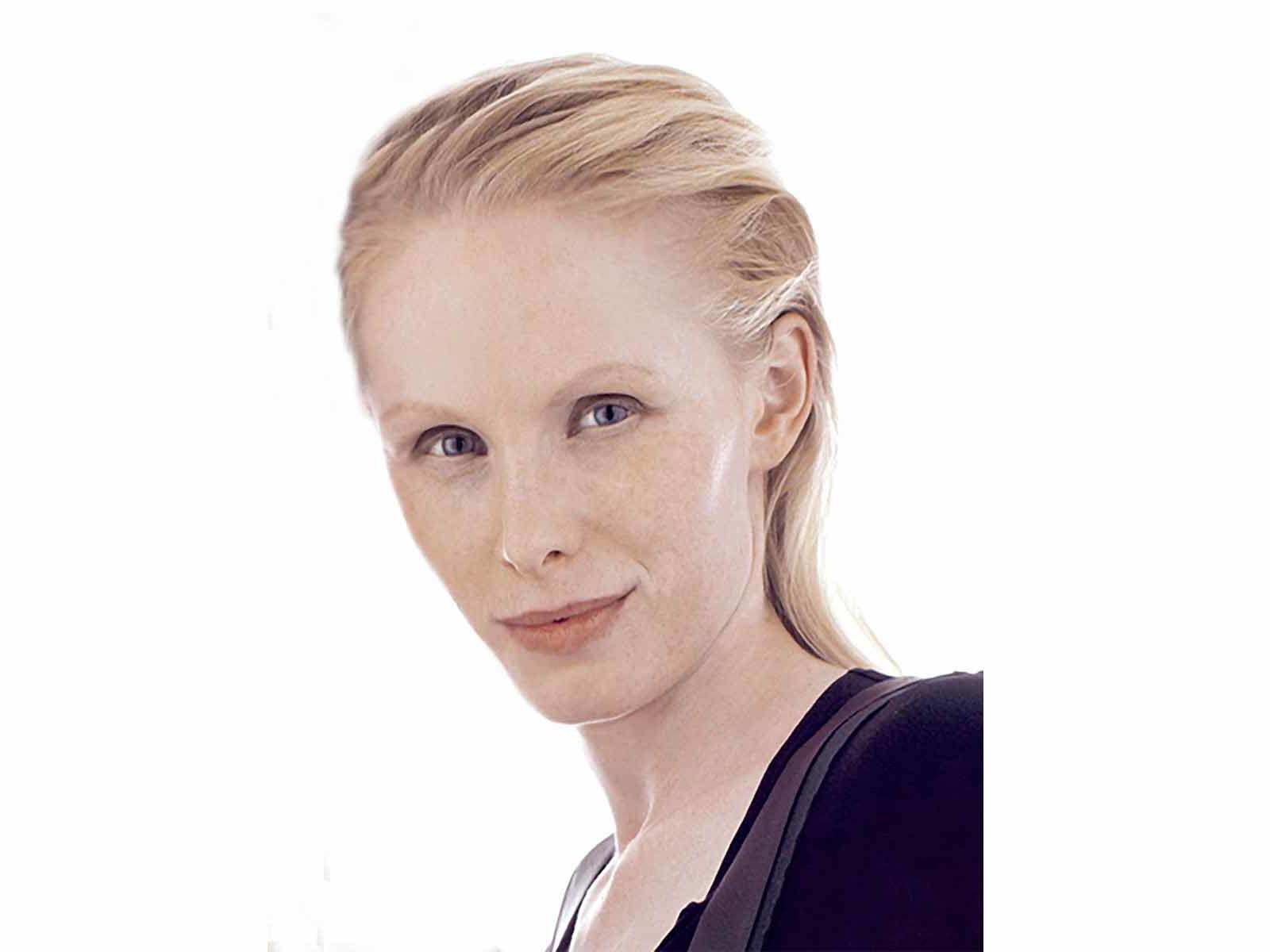 Susanne Wuest wird von der Fachpresse als Tilda Swintons jüngere Schwester bezeichnet.