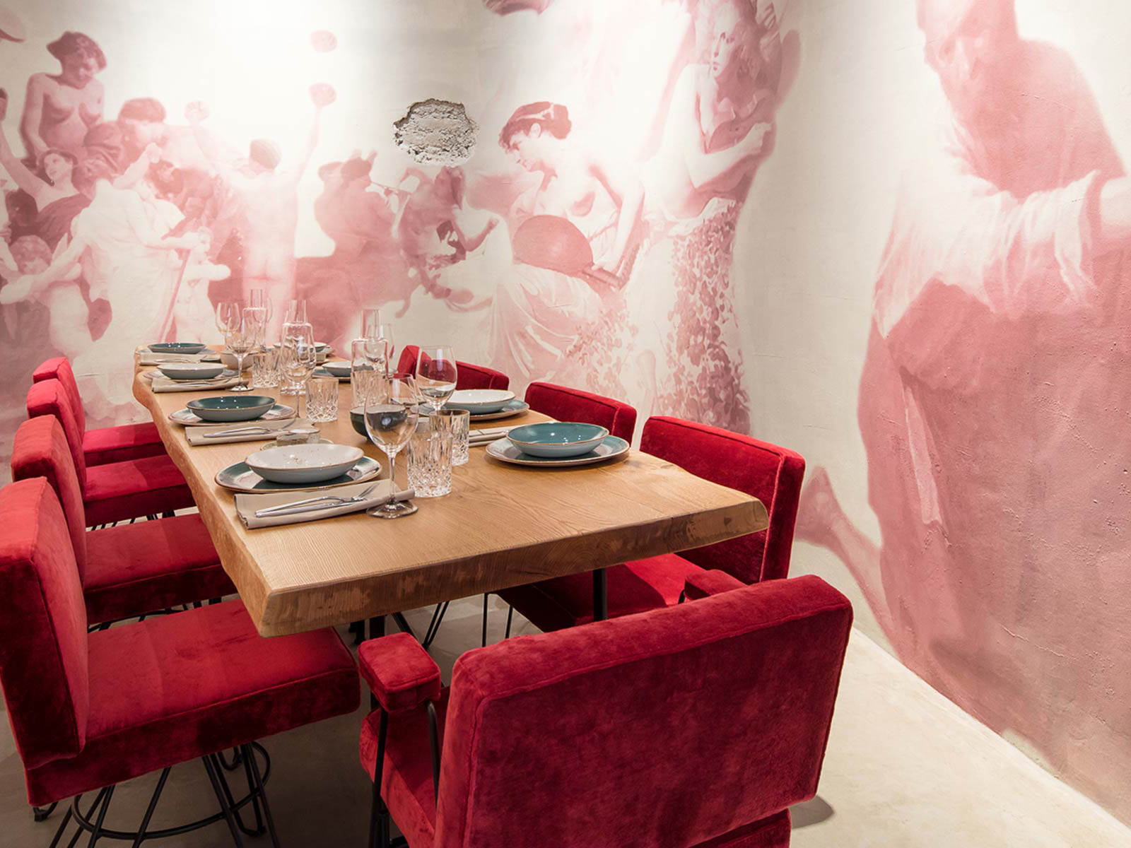 Die Architekten von BEHF verpassten Wein &amp; Co am Stephansplatz ein neues Interieur.