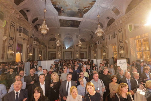 Die Wiener Hofburg als Rotwein-Zentrale Österreichs