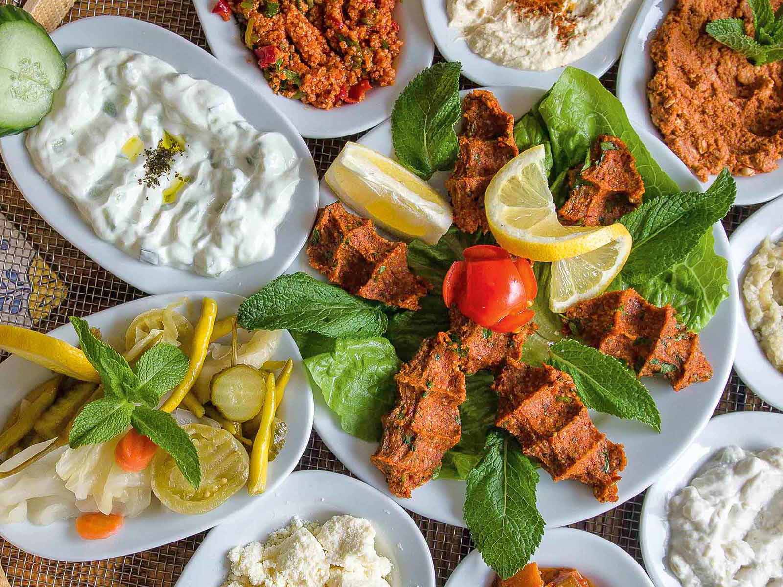 Meze-Tableau: türkische Kost auf ungewohntem Niveau.