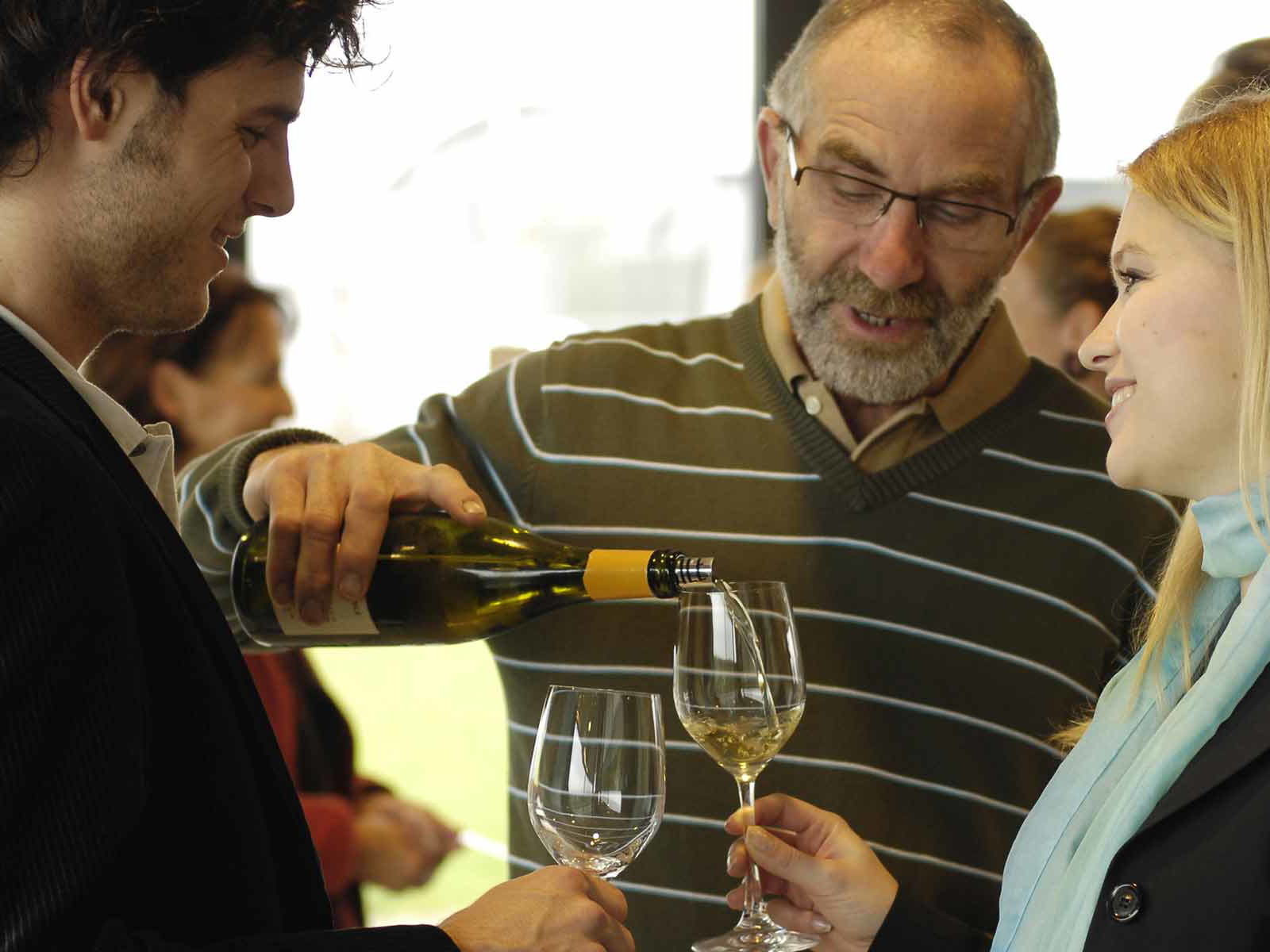 Bei den Martiniloben im Burgenland können die jungen Weine degustiert werden. Meistens ist im Eintrittspreis ein Wein-Einkaufsgutschein inkludiert.