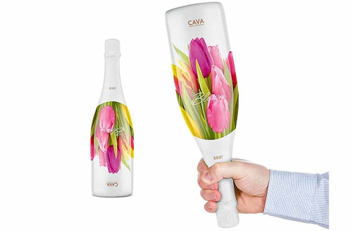 Blossom CavaDie Idee: der Beschenkte erhält nicht nur den Cava, sondern auch Blumen. Entwurf: «PackLab».