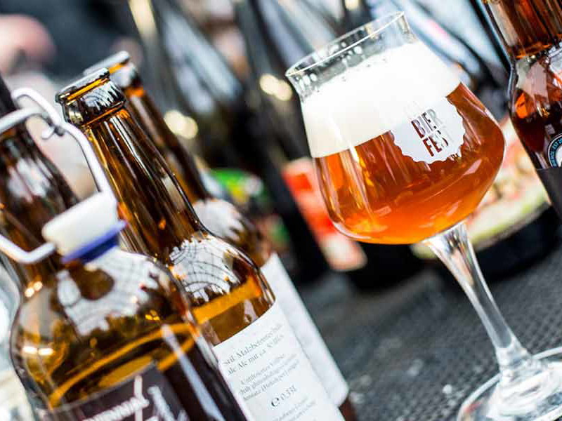 Beim Craft Bier Fest stellen zahlreiche nationale und internationale Brauereien aus. 