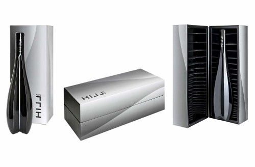 Leo Hillingers Icon Hill Zaha Hadid entwarf die kurvenreiche ­Weinflasche: Limited Edition mit 999 Flaschen.