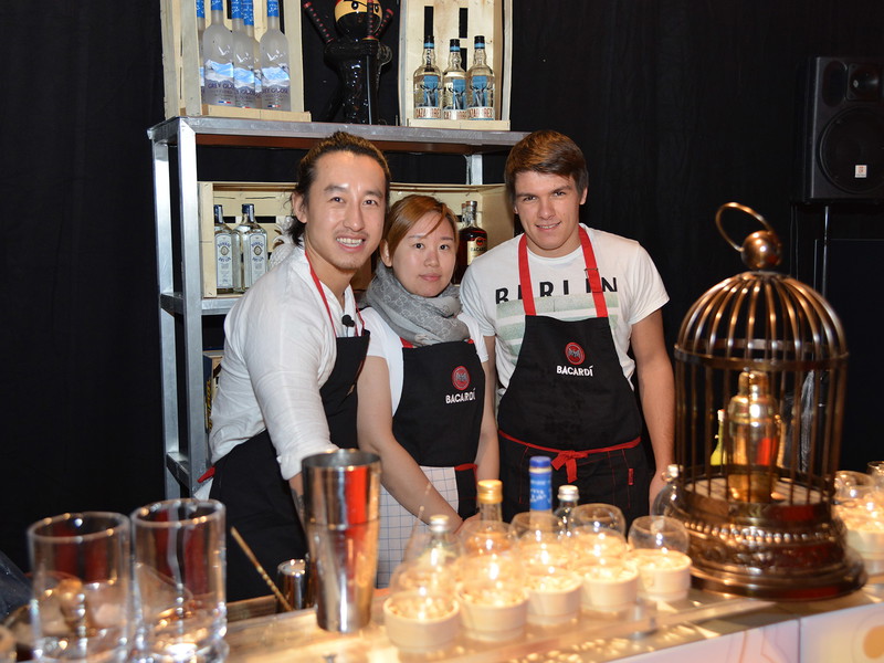 Das prämierte Team in der Falstaff Lounge rund um The Sign Barkeeper Kan Zuo.