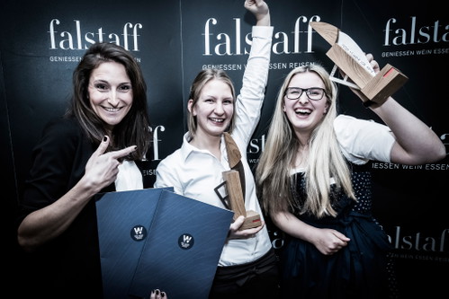 Best Wellness Lady Christiane Troicher mit Hannah Meyerhöfer und Marie Jäger.