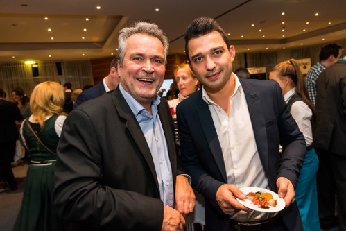 Harald Meyer mit seinem Sohn.