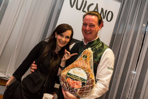 Alexandra Gorsche mit Vulcano Experten Manfred.
