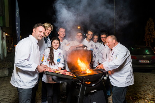 Outdoor Grillsession mit Oliver Scheiblauer, Roman Wurzer, Silvio Nickol, Dominik Fitz, Michael Hebenstreit, Adi Bittermann und den Young Talents.