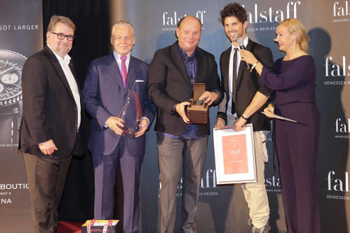 Falstaff Wein Chefredakteur Peter Moser, Herausgeber Wolfgang Rosam, Breitling CEO Peter Kellner, Rotwein-Sieger Werner Achs und Moderatorin Verena Scheitz.