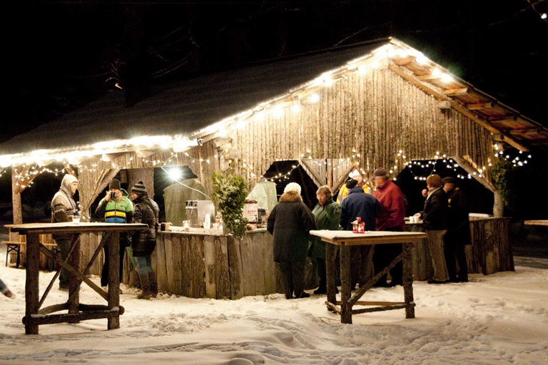 Mit der Seilbahn geht es zum höchstgelegenen Christkindlmarkt Österreichs der Petzen.